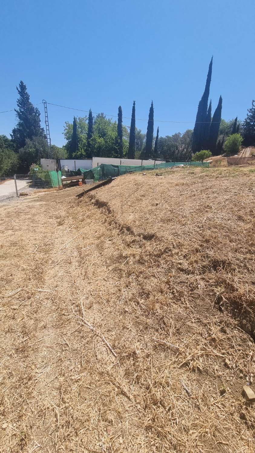 Parcela rustica con una casa registrada para reformar