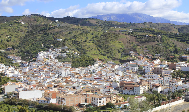 Casa de Pueblos con 5 dormitorios y patio Andaluz