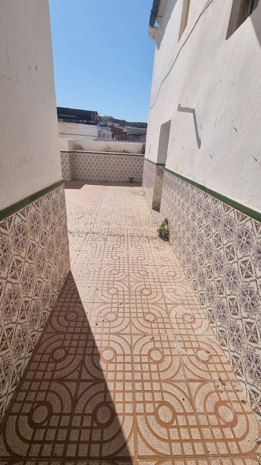 Casa de Pueblos con 5 dormitorios y patio Andaluz