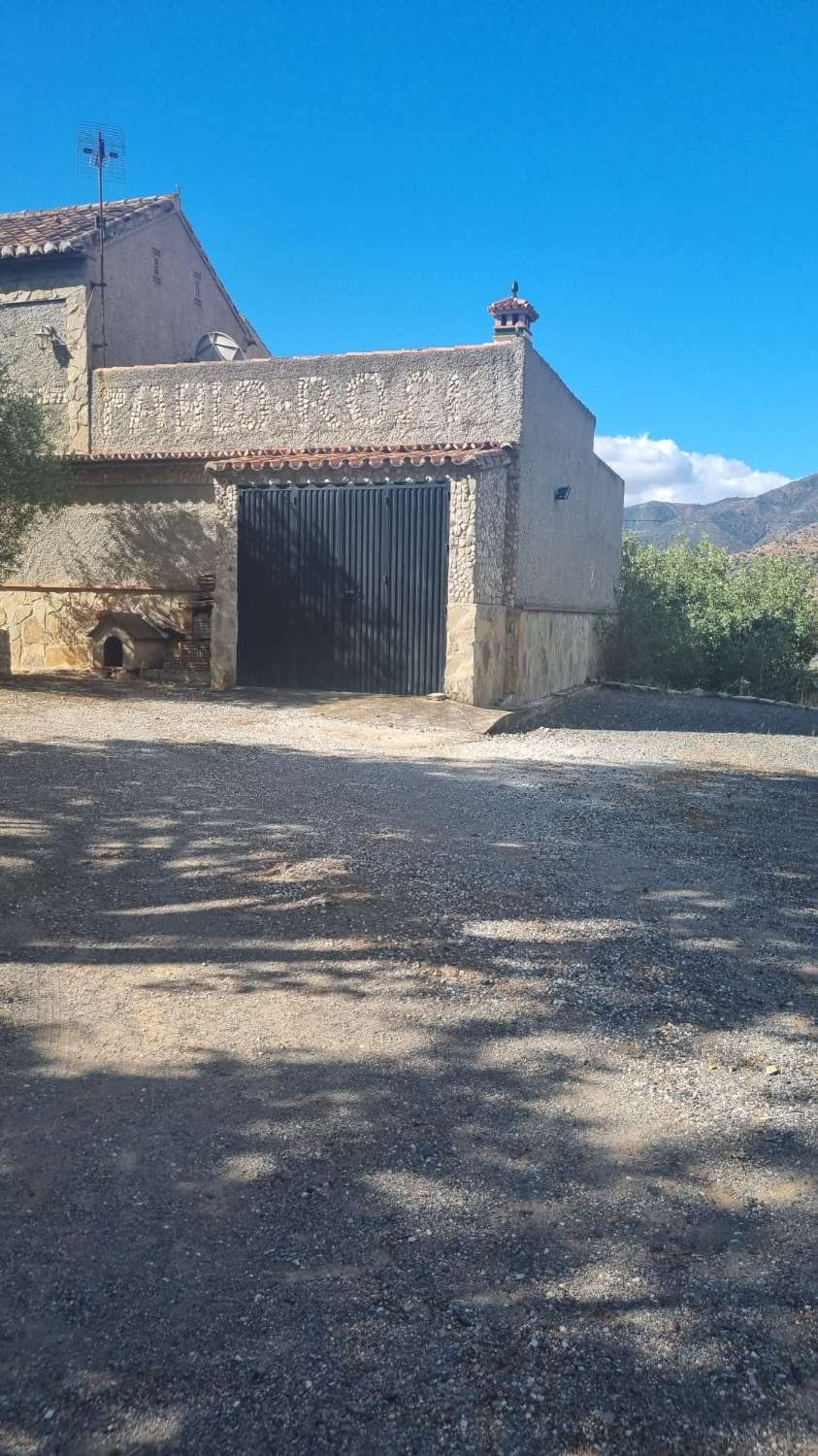 Finca con casa junto al  Caminito del Rey con  todas las comodidades