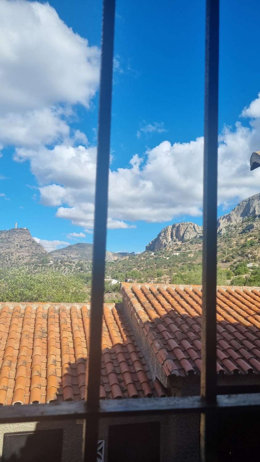 Finca con casa junto al  Caminito del Rey con  todas las comodidades